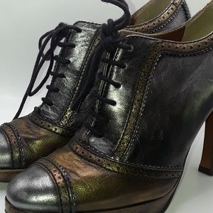 Dolce & Gabbana Gold Heeled Oxfords